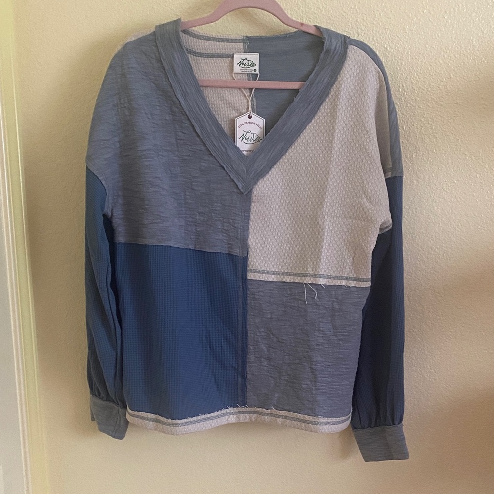 NWOT New In Blue Colorblock V-Neck Long Sleeve Top, Size S